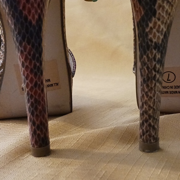 Womans  snake print platform heels size 7 - Picture 10 of 15